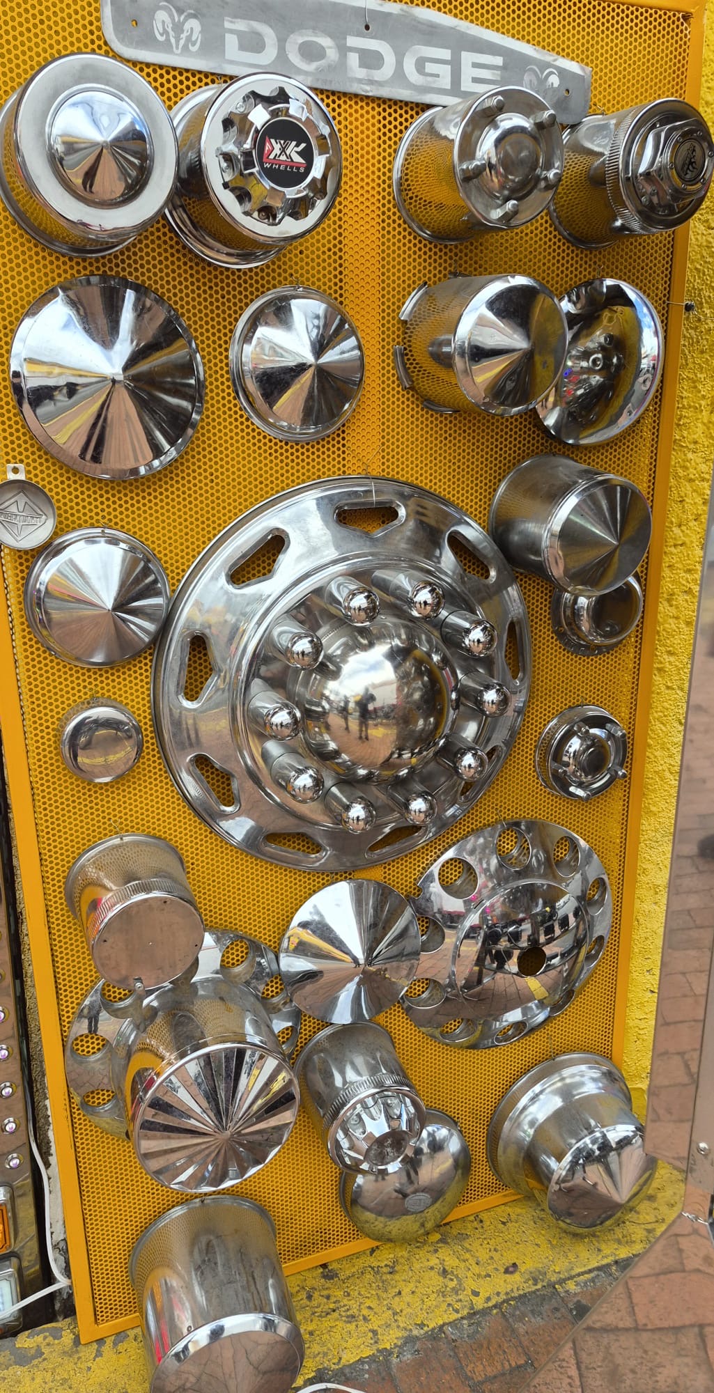 Hubcaps, wheel simulators & center caps